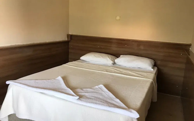 Dolphin Yunus Hotel