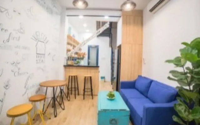 Red Roses Hostel Bui Vien