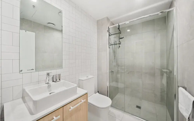 Stylish 2-bed Apartment With Luxe Amenities Access