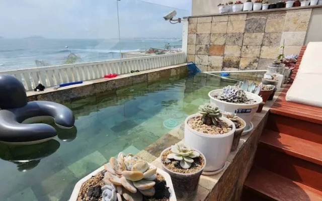 w Spacious 4BR Duplex w Pool in Punta Hermosa