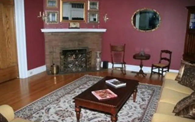 The Glens Falls Inn
