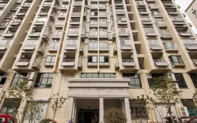 Bengbu Flower Theme Apartment