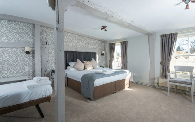 Dog & Bear Hotel