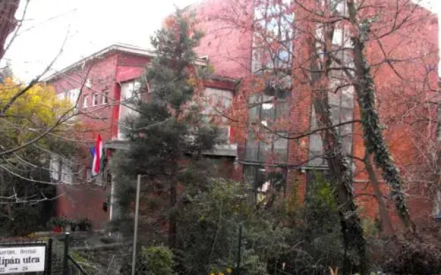 Season Hostel Hill