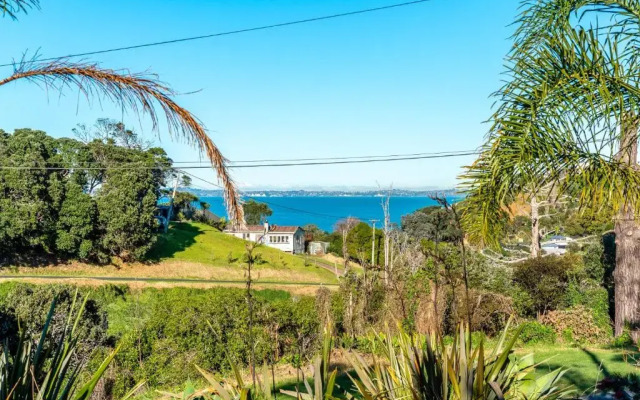 The Butterfly Bach - Surfdale Holiday Home