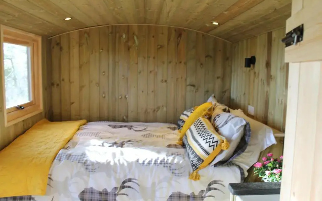 Shepherd's Hut - The Quirky Quarry