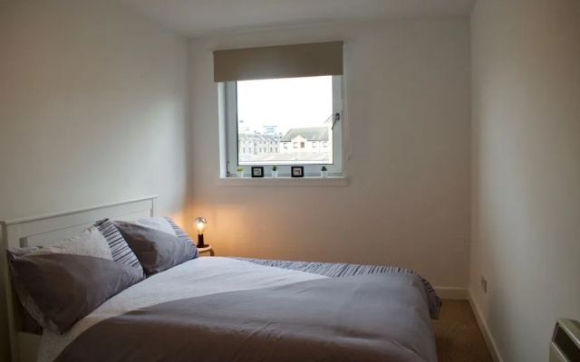 Bright and Welcoming 2 Bedroom Leith Flat