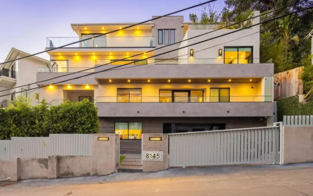 Willow Glen - Hollywood Hills Multi-level Villa With Theater & Pool