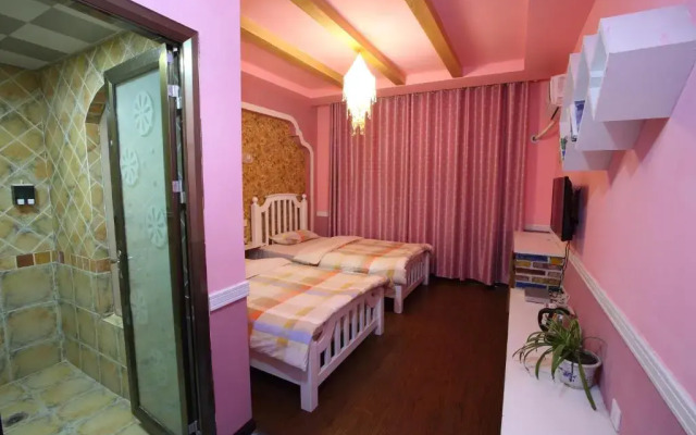 Zhangjiajie April Day Hostel