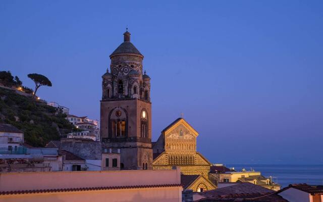 Amalfi Hotel вид на фасад