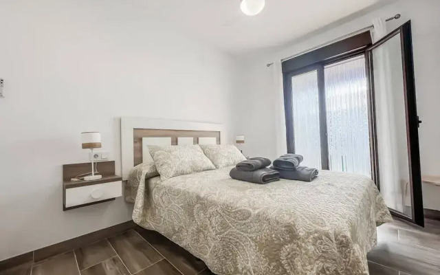 Modern Two Bedroom Apartment With Pool