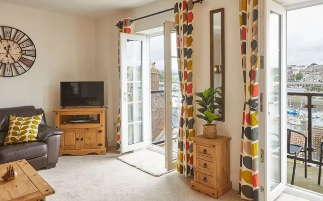 Host Stay Harbour View House