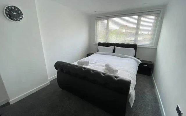 Lovely Refurbished 3-bed House in Liverpool