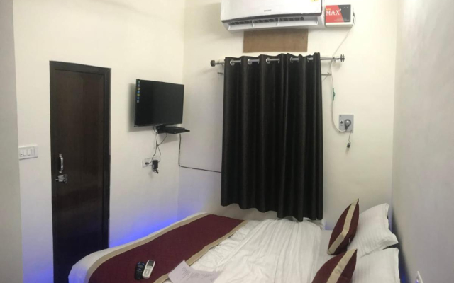 Hotel Dharohar Palace