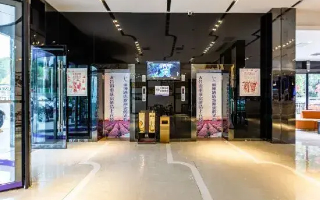 LiveCool-Hotel (WanDaGuangChangShunHaiDiTieZhanDian)