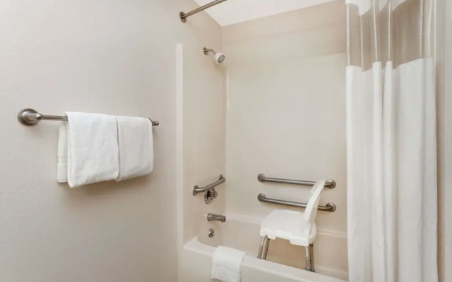 Days Inn - Charleston