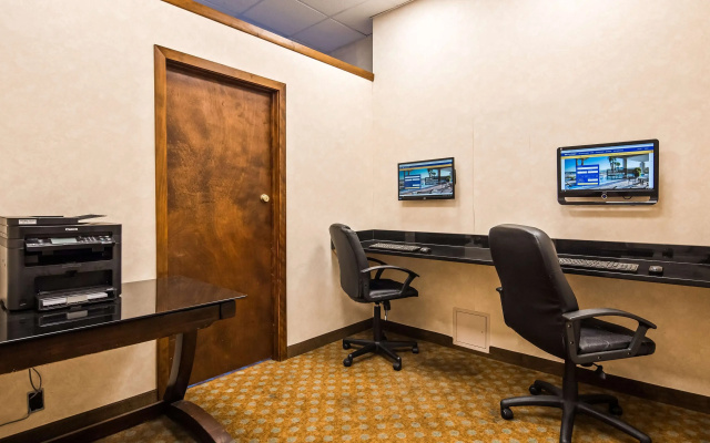 Best Western Plus Chicago Hillside