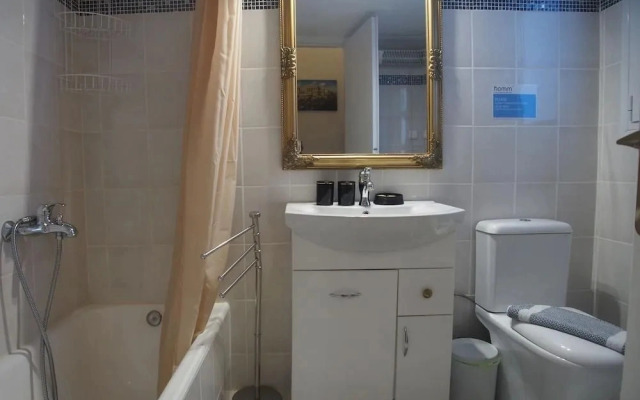 Homely Stay at Acropolis Museum