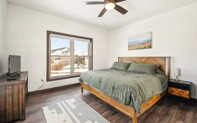 4br Mountain View Home - 5 Minutes to Granby Ranch 4 Bedroom Home