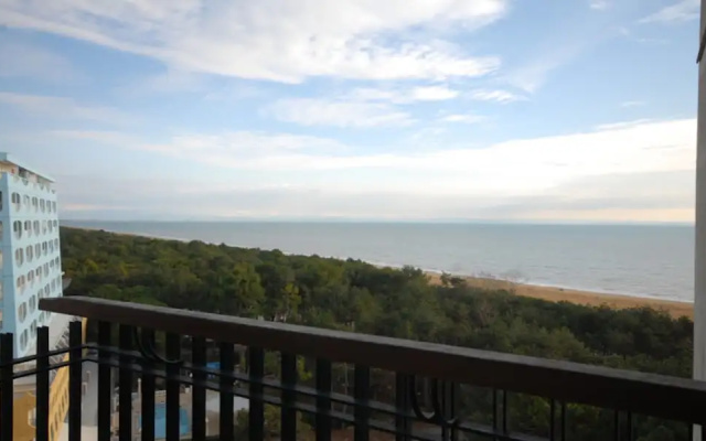 Bright sea View Apartment
