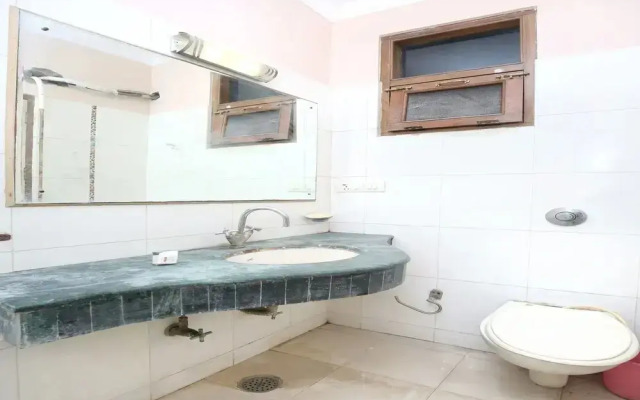 OYO Rooms Hussainpura Bridge