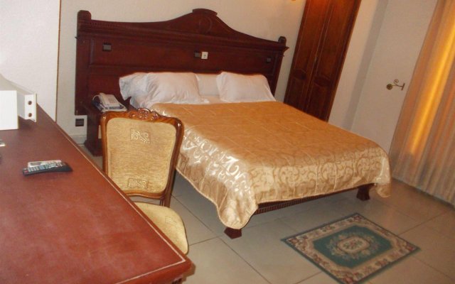 Vallée des Princes Hôtel in Douala, Cameroon from 63$, photos, reviews - zenhotels.com guestroom