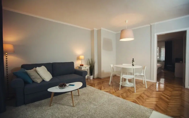 Green Avenue Apartment