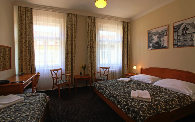 Anna Hotel