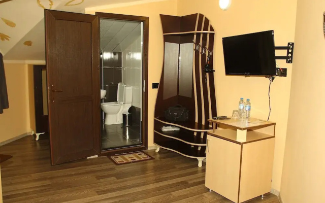 Shaki Host House