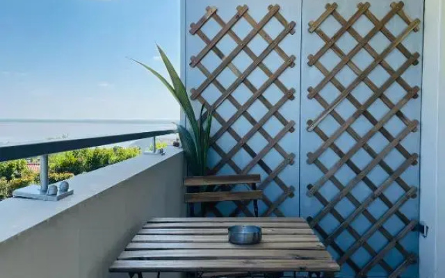 Appartement T2 avec balcon, lumineux, au calme.