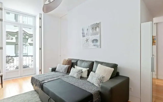 Spacious 1 Bedroom Apartment Near Baixa