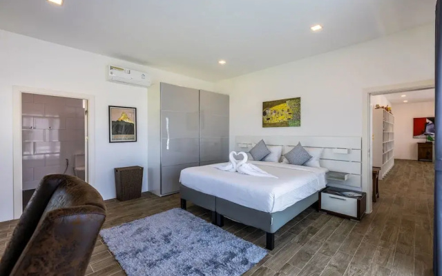 Modern 3 bedroom Pool Villa PG19