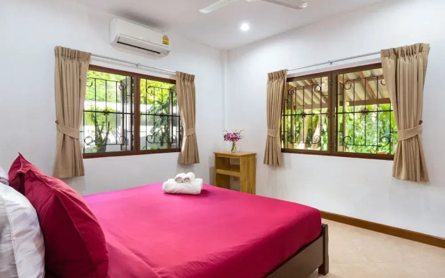 Blissful Jacuzzi Living at Villa Nikkie2