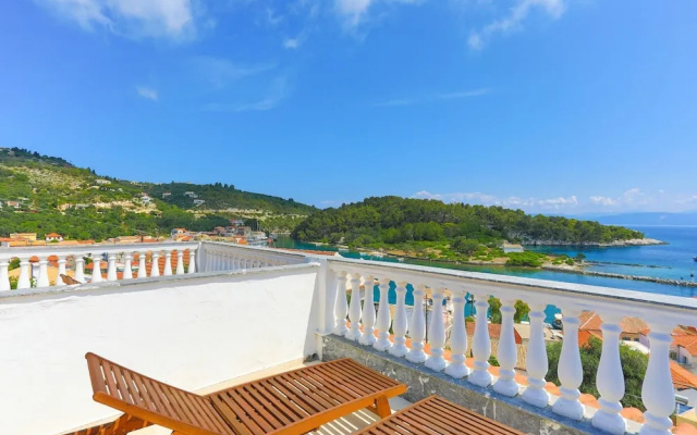 Faros Dio Gaios Studio sea Views Private Sun-loungers