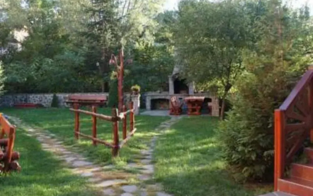 Raza Soarelui Pension