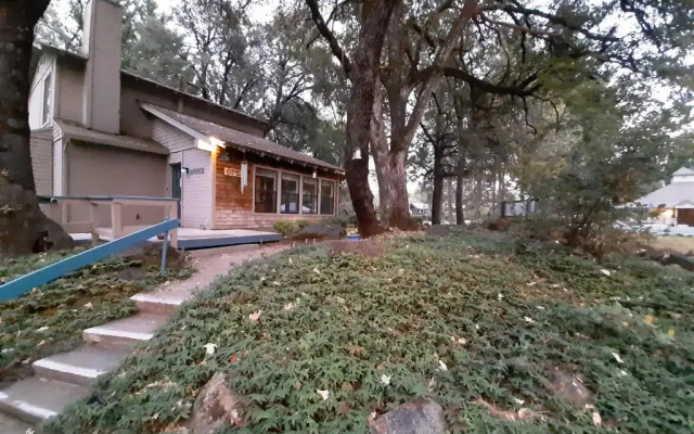 Alta Sierra Village Inn