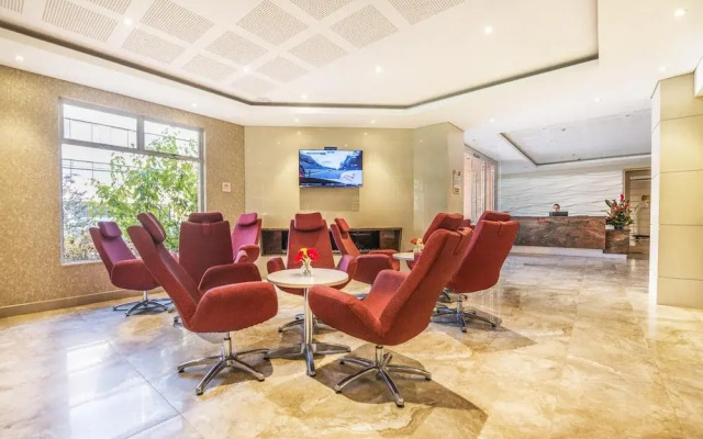 Plaza Suites