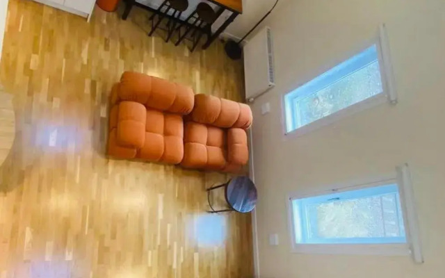 2 Bed 2 bath with Private Parking