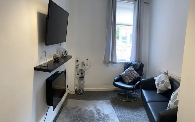Modern 3-bed, 4 Bath House in Coventry City Centre