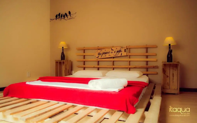 Itaqua House Bed and Breakfast