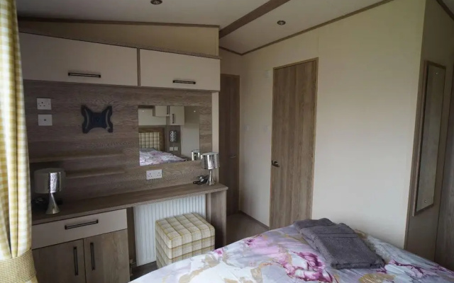 Luxury Caravan-sleeps 6- Pets Ok-site Pool