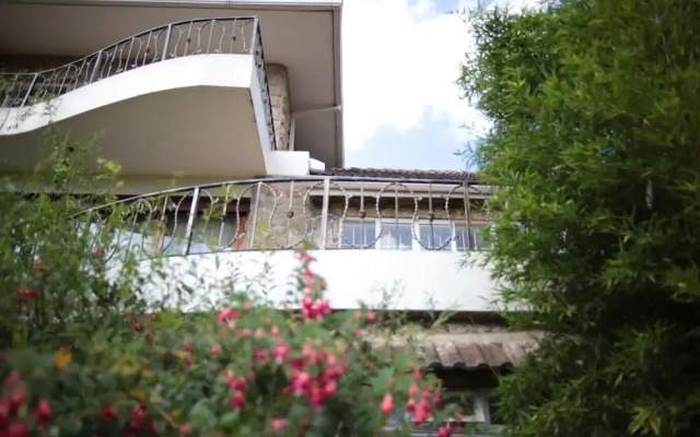 Zereniti House