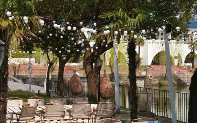 Zhi Lan Qiu Lakeside Homestay
