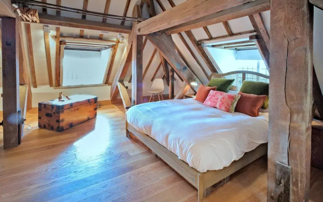 Apartment in Brackley Town Hall Charm