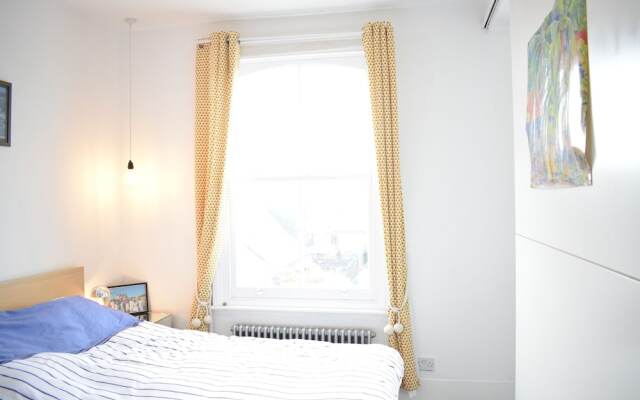 Отель 2 Bedroom Rooftop Flat In Central London комната для гостей