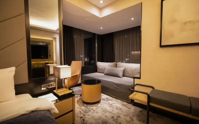 The V Hotel