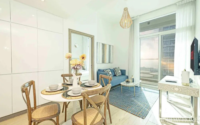 LUX The Modern Marina Suite