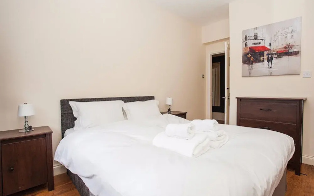 Central & Spacious 3 Bedroom Apartment