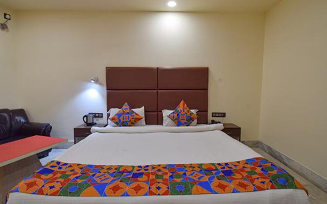 Fabhotel Red Rose