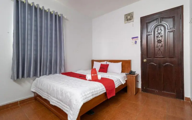 RedDoorz near Tan Huong Market